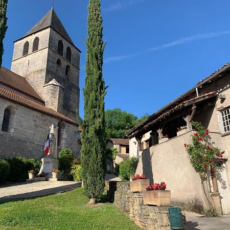 Stylish One Bedroom Apartment In A Lovely Village Saint-Vincent-Rive-dʼOlt Kültér fotó